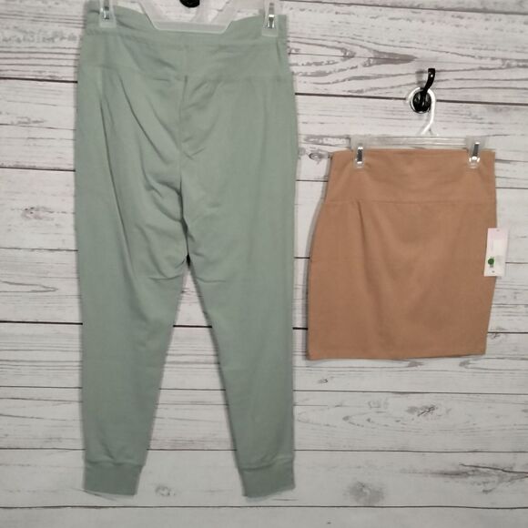 NWT: "Wild Fable" "Wizarding World"woman's skirt & stretch pants & box of socks - Picture 4 of 13